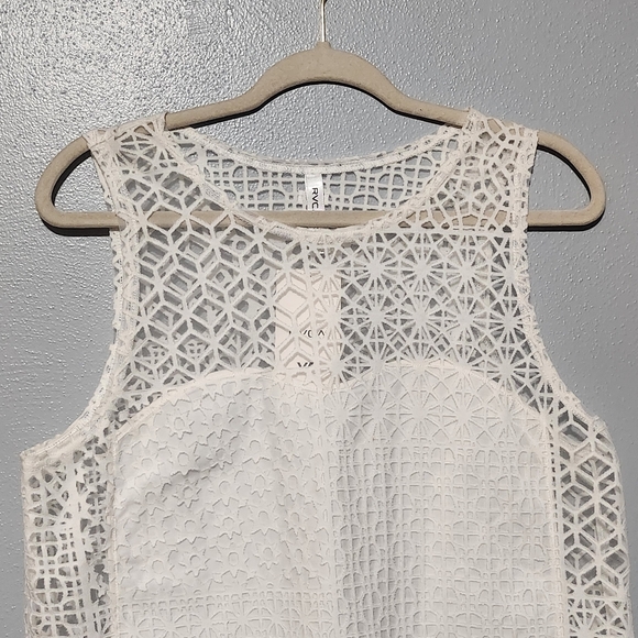 RVCA NWT Lion Eyes White Tank Top from Buckle Size Large Lightweight Beachy - Picture 5 of 16